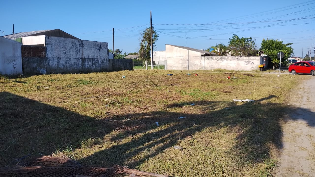 LOTE DE ESQUINA NA PRAIA DE LESTE